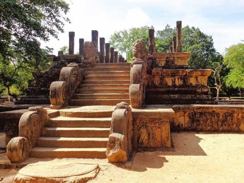Polonnaruwa: Private Guided Cycling Tour with Hotel Pickup - The guide makes the difference