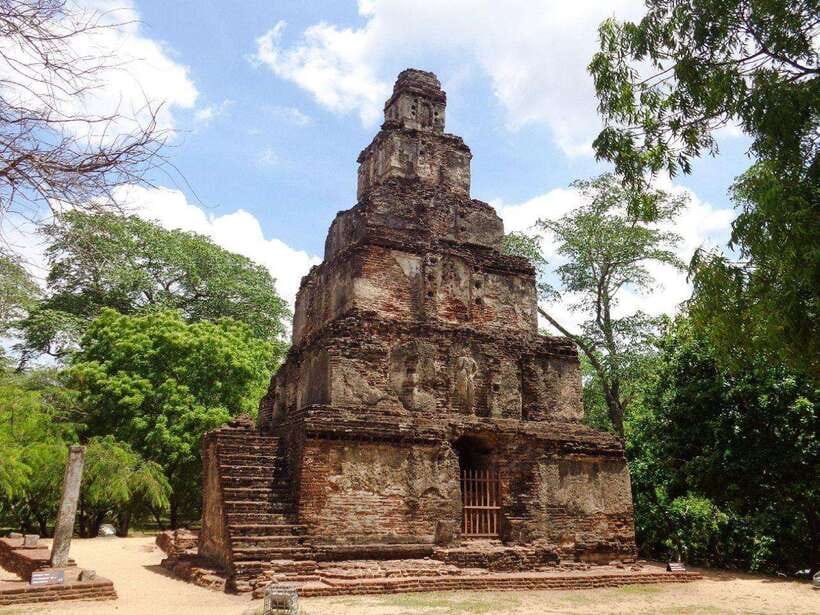 Polonnaruwa: Private Guided Cycling Tour with Hotel Pickup - Four hours, 10 kilometers, and the question of pace