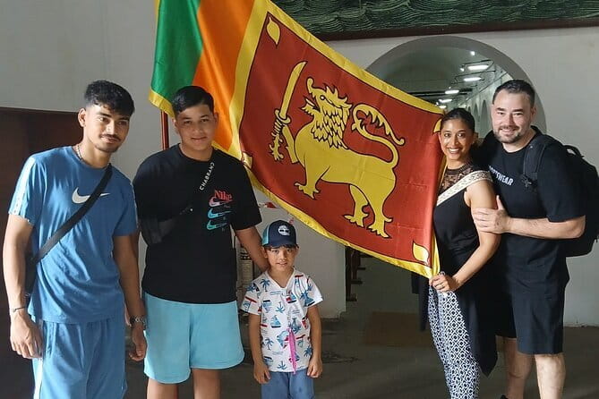Private Colombo City Tour by Tuk Tuk - Starting at Gangaramaya Temple