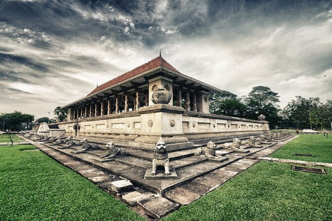 Private Colombo Half Day City Tour - Viharamahadevi Park and BMICH