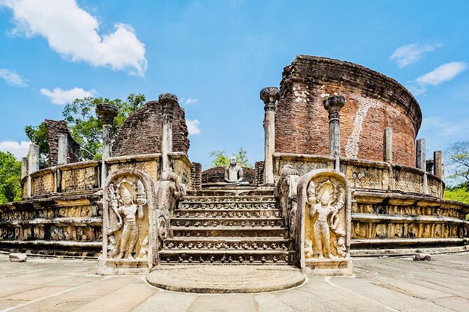 Private Day Tour Of Anuradhapura Ancient Kingdom and Avukana - The Bodhi Tree and the Samadhi Buddha