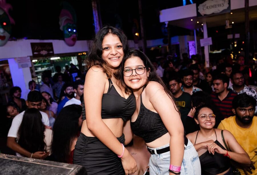 Private Guided Night Life Tour In Colombo Sri Lanka - First stop: a Colombo nightclub