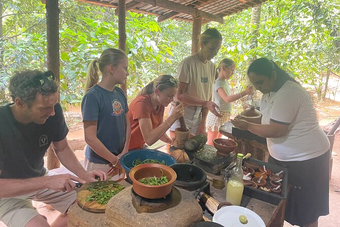Private Kandy Authentic Cooking Class - Traditional methods with useful home-kitchen help