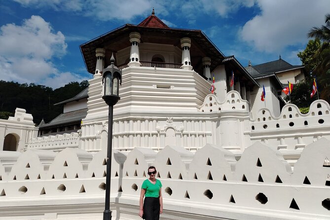 Private Kandy City Tour: Temple of the Tooth & Lake Highlights - Key points at a glance