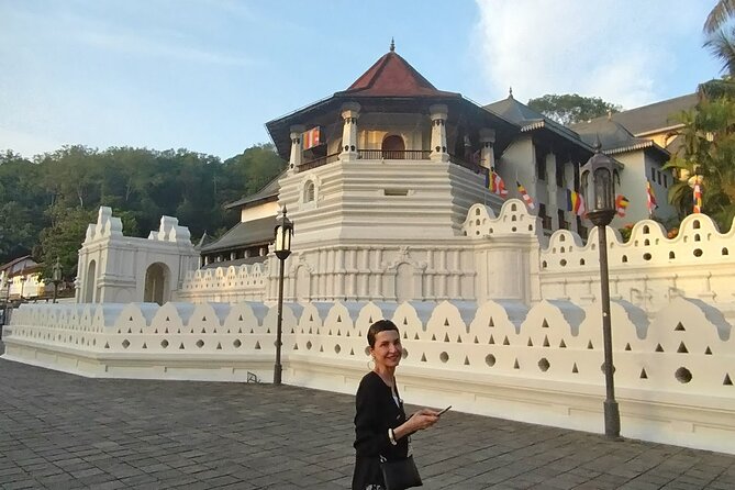 Private Kandy City Tour: Temple of the Tooth & Lake Highlights - Kandy Lake Club Cultural Show