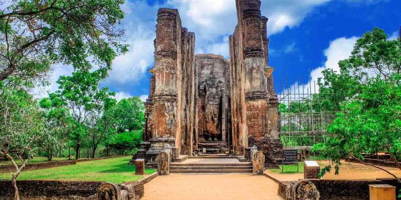 Private Polonnaruwa ancient city Guided tour From Colombo - The long journey from Colombo