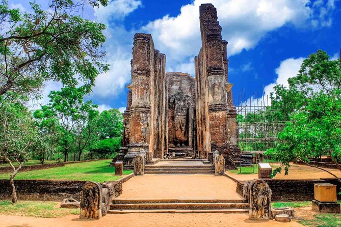 Private Polonnaruwa Sightseeing Day Tour from Sigiriya - The Royal Palace reveals Polonnaruwa’s former power