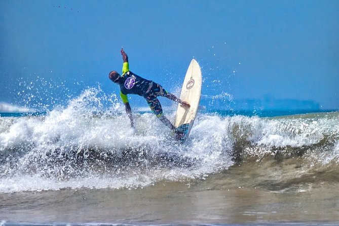 PRIVATE Surf Lesson for Intermediate - The first water lesson: paddling beyond the break