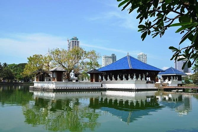 Private Tour of Colombo with Ajeet De Soyza - Pettah and the Red Mosque