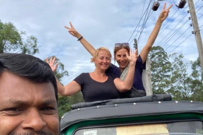 Private Tuk Tuk Tour of Kandy City & Surroundings - Peradeniya Botanical Garden: two hours among 4,000 plant species