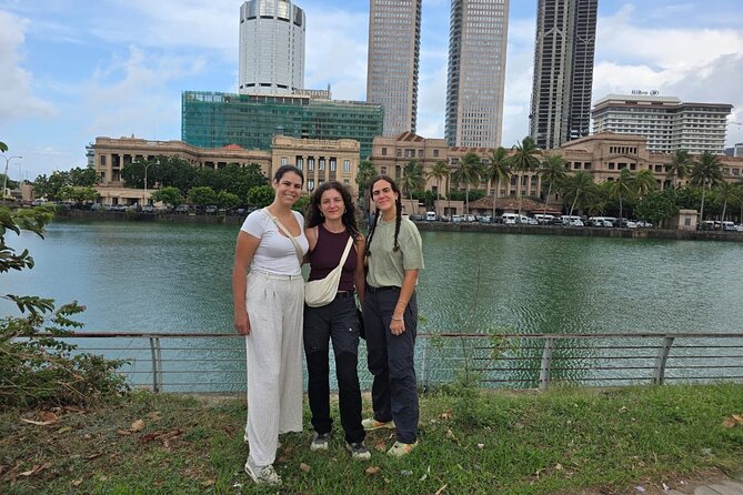 Ride and Explore Colombo and Food By Tuk Tuk Tour All Inclusive - Pettah, the Red Mosque, and Colombo’s old streets