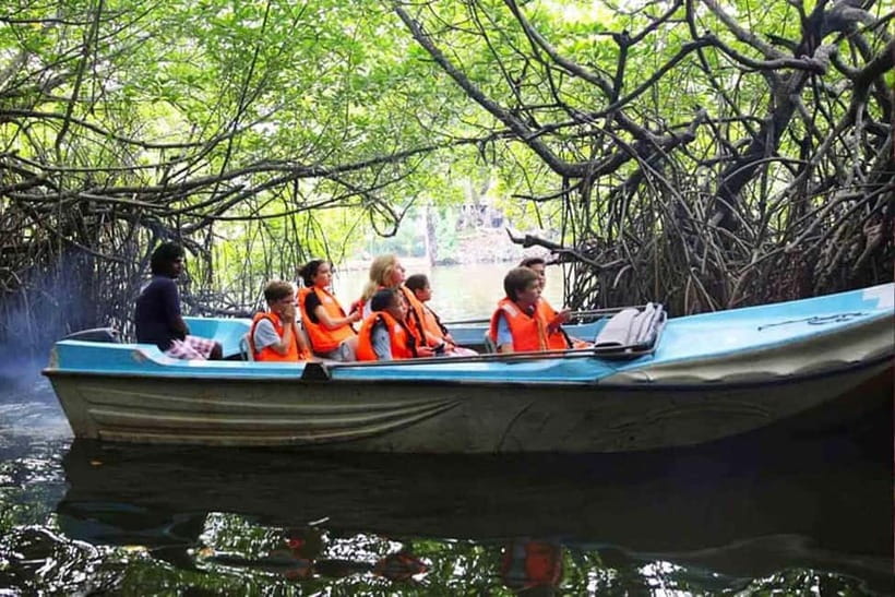 "Ride Through Paradise: Aluthgama & Bentota Tuk Tuk Tour" - Kande Vihara and the temple visits