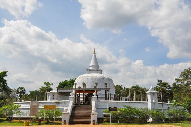 Sacred City of Anuradhapura from Colombo - Ruwanwelisaya and the scale of ancient Anuradhapura