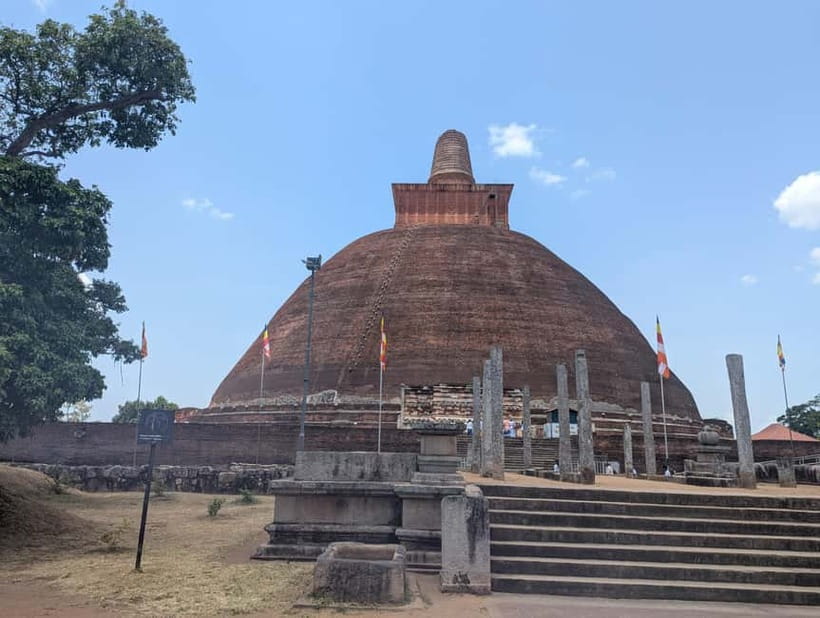 Sigiriya: Anuradhapura Guided Day Trip - Isurumuniya Temple and the Twin Ponds