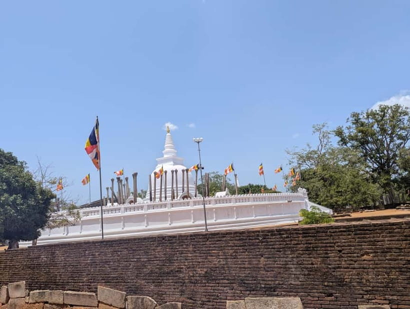 Sigiriya: Anuradhapura Guided Day Trip - Guide quality, languages, and group size