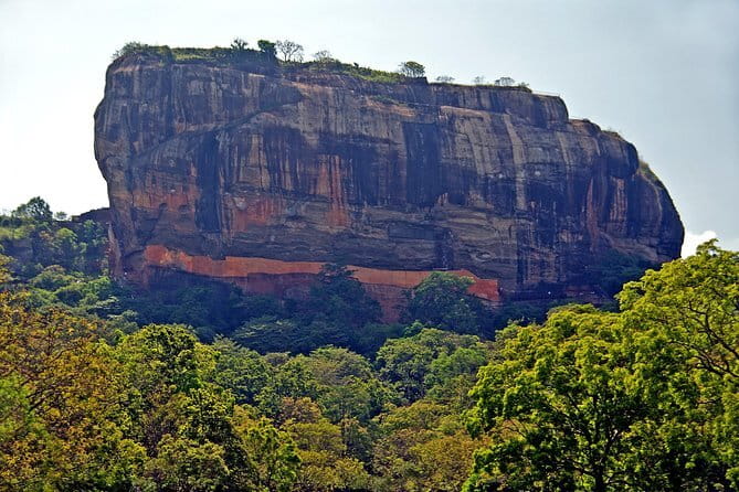 Sigiriya Lion Rock & Dambulla Cave Temple Day Tour From Colombo - Sri Lankan lunch near Sigiriya