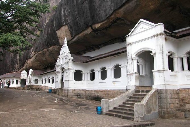 Sigiriya Rock and Dambulla Cave Temples from Colombo (All inclusive day tour) - Lunch, water, and the early-start question