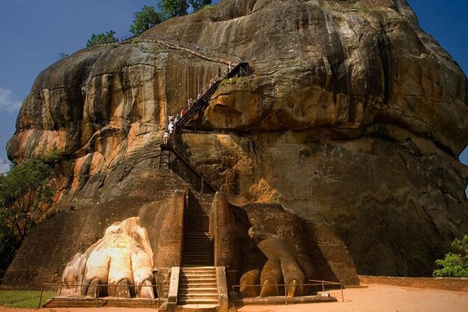Sigiriya Rock and Village Experience from Colombo,Negombo or Kandy - A Canoe-Like Boat on the Nearby Lake