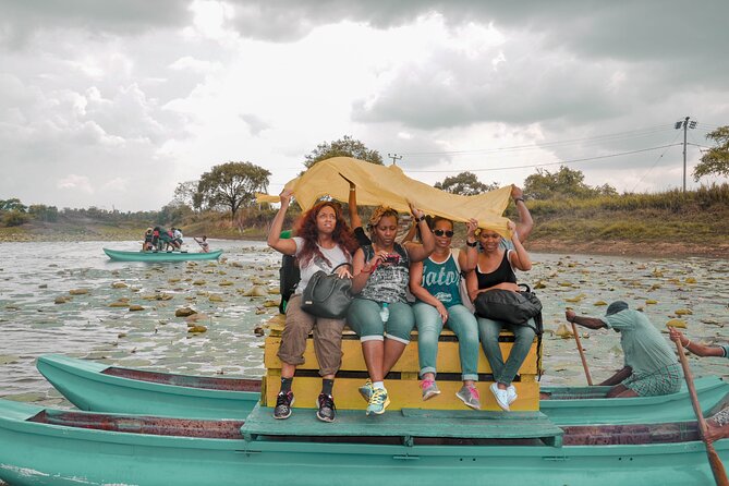 Sigiriya Village Tour and Lunch - A 15-minute paddle across the reservoir