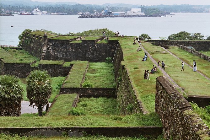 Southern Sri Lanka Sightseeing Day Trip From Colombo & Negombo - Kalutara Bodhiya and the extra temple stops