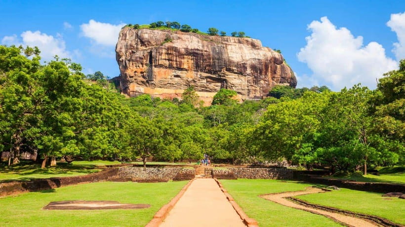 Sri Lanka: 2-Day Adventure to Sigiriya, Dambulla & Kandy - A farmer’s lunch near Sigiriya