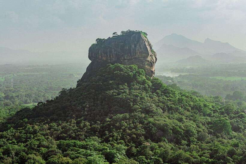 Sri Lanka: 3N4Day guided FULL TOUR with hotel accommodations - Day one: Dambulla and the first view of Sigiriya