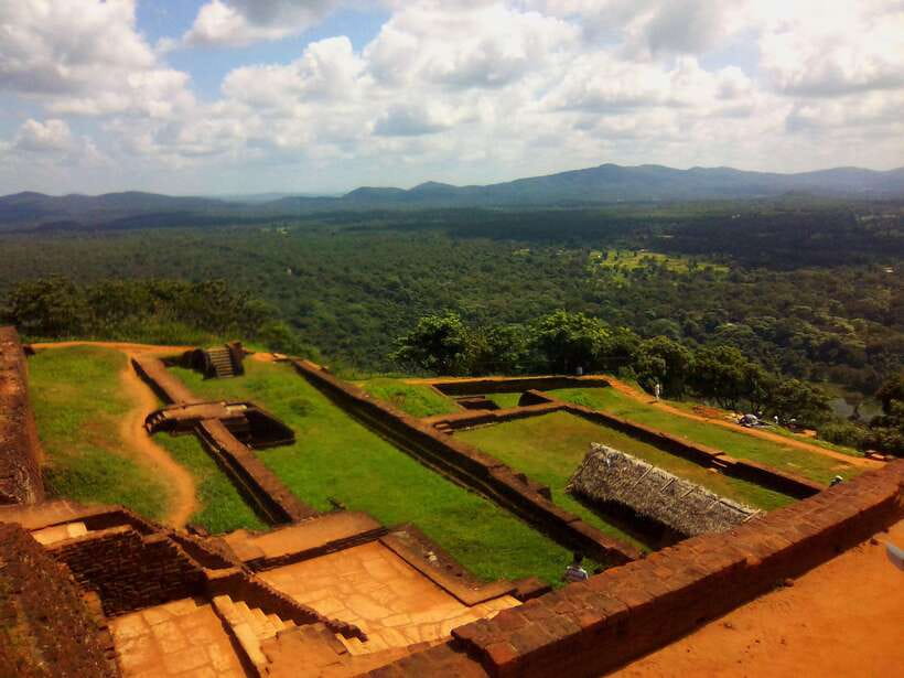 Sri Lanka: 4-Day Private Tour Focusing on Cultural Triangle - Dambulla Cave Temple: murals in a quiet rock setting