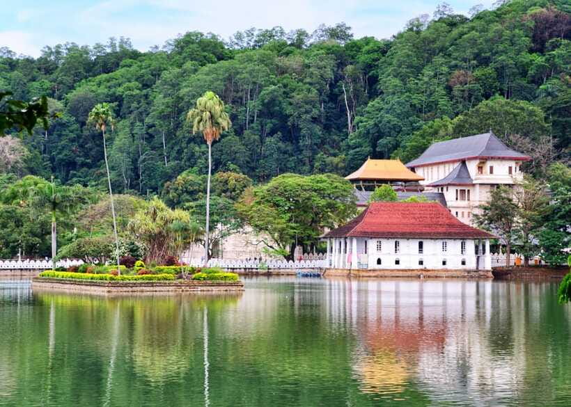 Sri Lanka: 4-Day Private Tour Focusing on Cultural Triangle - Kandy: the Temple of the Tooth and the final royal capital