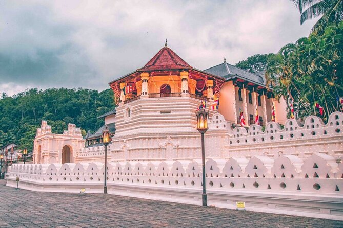 Sri lanka 4 Days Sightseeing Tour - Day 3: Dambulla Cave Temple and Sigiriya