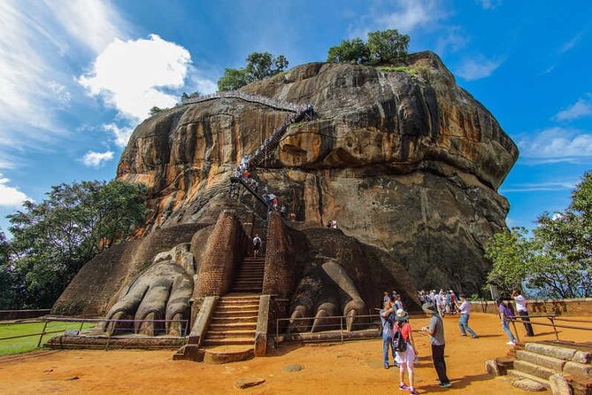 Sri Lanka 8 Tage 7 Nächte Tour mit privatem Fahrer - Day 7: Ravana Falls and the sacred side of Kataragama