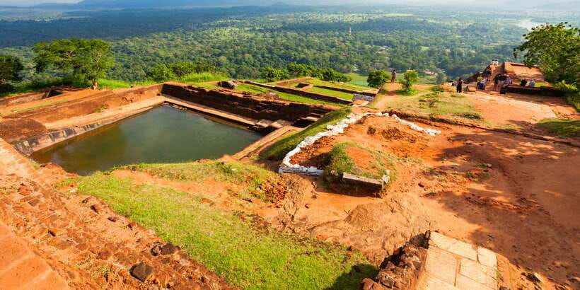 Sri Lanka Bentota: Day Trip to Sigiriya and Dambulla Temple - Sigiriya Rock Fortress and the climb to the top