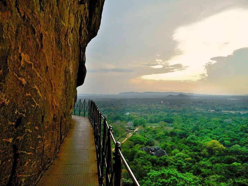 Sri Lanka Bentota: Day Trip to Sigiriya and Dambulla Temple - Dambulla Cave Temple after the rock climb