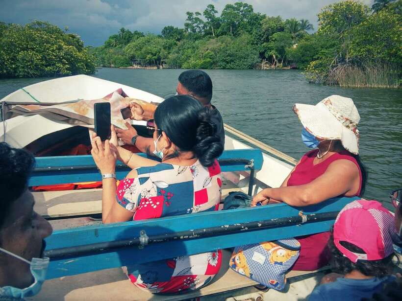 Sri Lanka Bentota: Private Mangrove Lagoon and River Cruise - The first river views and hotel-lined shore