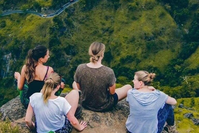 Sri Lanka budget tour package 8 days with driver,vehicle and H/B accommodations. - Day 4: Kandy’s sacred temple and Peradeniya gardens