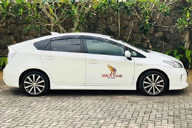 Sri Lanka Car and Driver Hire - Private Driver and Chauffeur - The airport to Kandy route