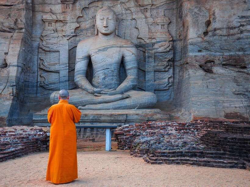 Sri Lanka Heritage Sites: 6-Day Private Guided Tour - Day 2: Polonnaruwa ruins and the climb to Sigiriya