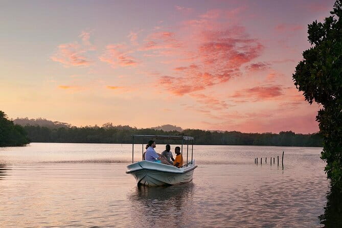 Sri Lanka Private Koggala Lake and Temple Tour - Cruising among the islands of Koggala Lake