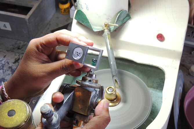 Sri Lanka - Private Ratnapura Gem Tour with Gem and jewelry Expert - Seeing heat treatment before shopping