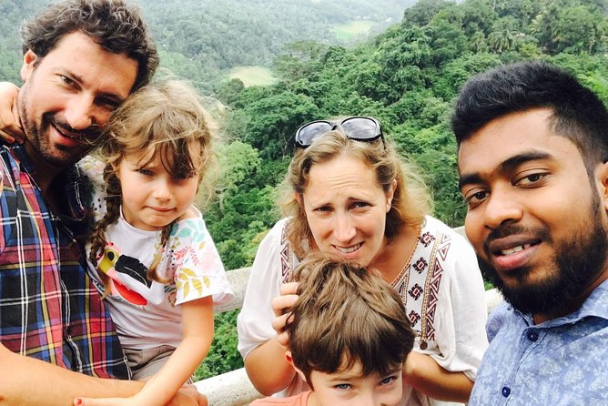 Sri Lanka sightseeing tours 11 Days with driver, vehicle and H/B accommodations - Day 7: Nuwara Eliya and the train to Ella
