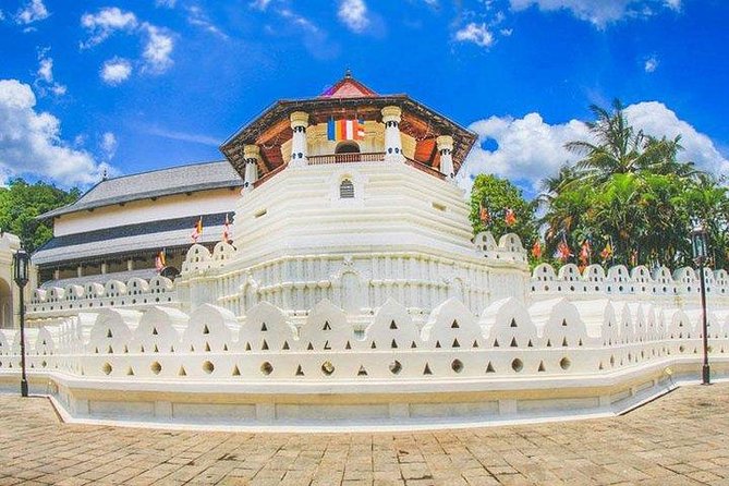 Sri Lanka Tour 06 Nights 07 Days with Hotels & Transport - Day 1: Negombo gives you an easy airport start