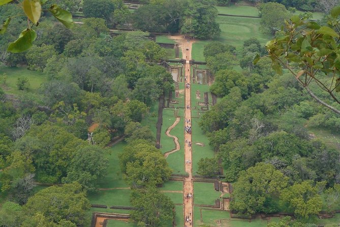 Sri Lanka Tour in 8 Days - Day 4: Ramboda Waterfall and Nuwara Eliya tea country