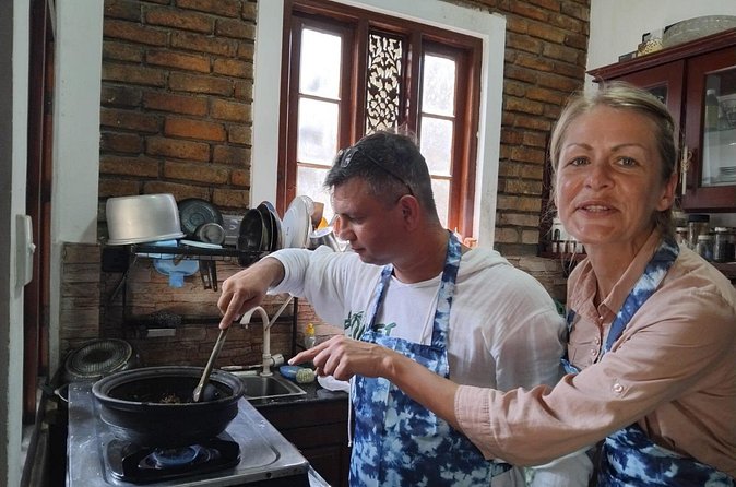 Sri Lankan Cooking with Tricks - Lunch is part of the lesson, not an extra stop