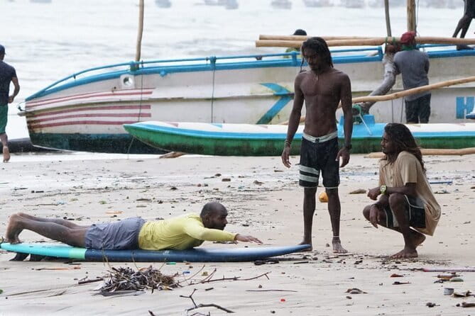 Surf with Apple - What the session at Kurumba Bay is really like