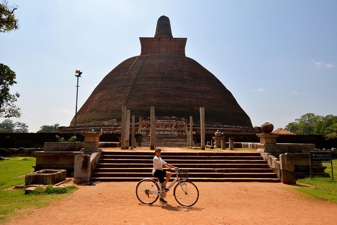 Taxi From Anuradhapura to Kandy (Private) - The chauffeur can help beyond the steering wheel