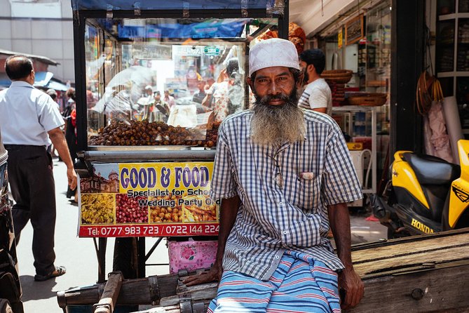 The 10 Tastings of Colombo With Locals: Private Street Food Tour - Jami Ul-Alfar Mosque and sharper flavors