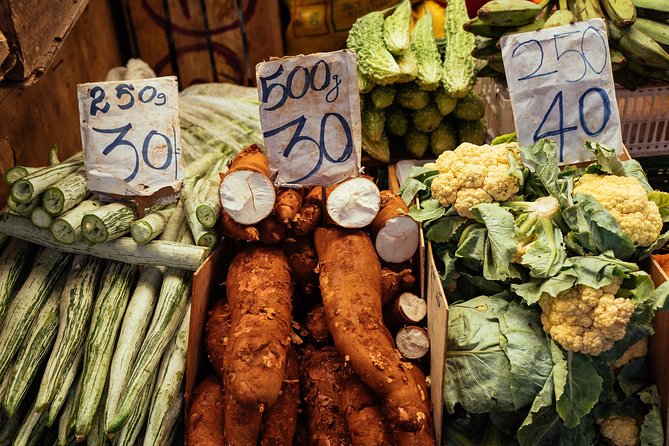 The 10 Tastings of Colombo With Locals: Private Street Food Tour - Fruit around Old Town Hall