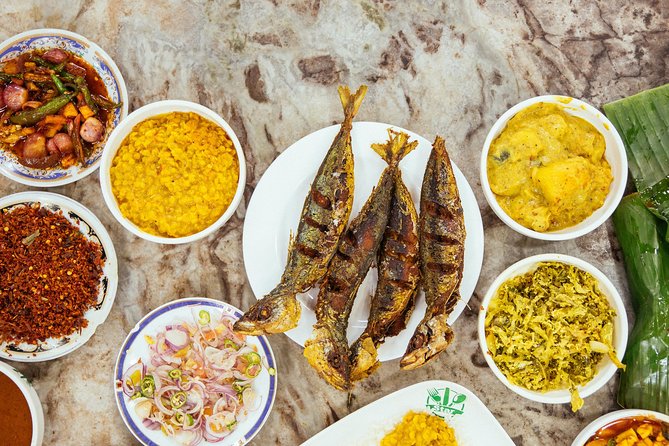 The 10 Tastings of Colombo With Locals: Private Street Food Tour - Lamprais or kottu at a local restaurant