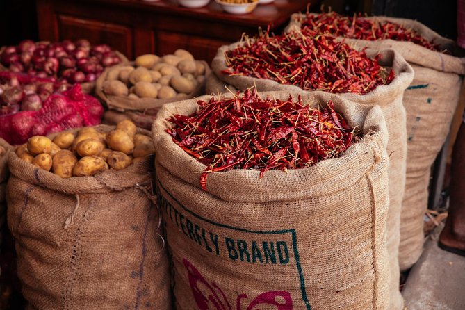 The 10 Tastings of Colombo With Locals: Private Street Food Tour - Bananas near New Kathiresan kovil