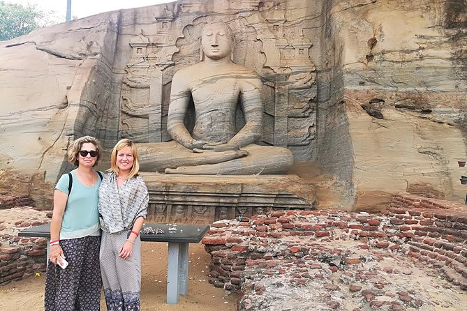 Tour Packages in Sri Lanka - Most Popular Round Tour - All in One Tour - Village life, Dambulla, and Kandy pack culture into one day