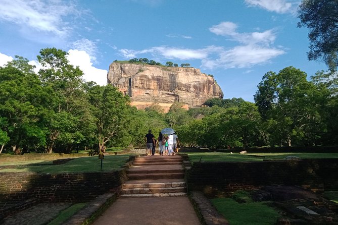 Tour Packages in Sri Lanka - Most Popular Round Tour - All in One Tour - Sigiriya and Polonnaruwa show two sides of royal Sri Lanka